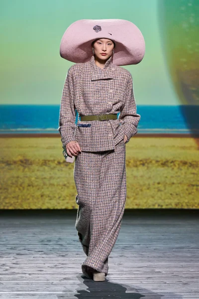Look 13